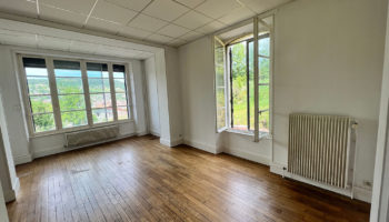 REZ DE JARDIN APPARTEMENT 3 PIECES AVEC TERRASSE, CAVE, STATIONNEMENT