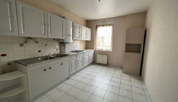 CENTRE VILLE DE GERARDMER, APPT 70 m² DE PLAIN PIED AV CAVE