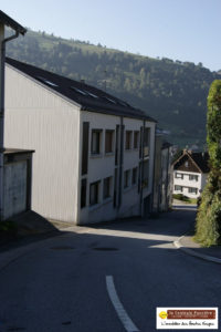 EXTRA CENTRE STUDIO AV COIN MONTAGNE ET GARAGE,