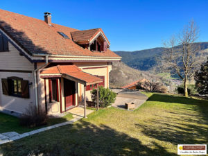 VUE IMPRENABLE ! APPT TYPE CHALET 3 PIECES AV TERRASSE + TERRAIN PLAT.