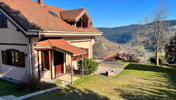 VUE IMPRENABLE ! APPT TYPE CHALET 3 PIECES AV TERRASSE + TERRAIN PLAT.