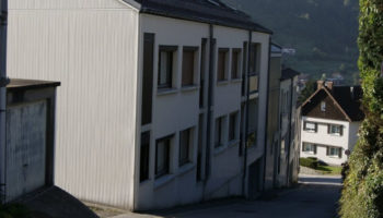 EXTRA CENTRE STUDIO AV COIN MONTAGNE ET GARAGE,
