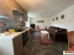 EN EXCLUSIVITE ! BATISSE COMPOSÉE DE TROIS APPARTEMENTS