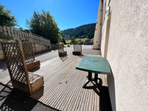PIED DE PISTES APPARTEMENT 2 PIECES AVEC TERRASSE ET CAVE.