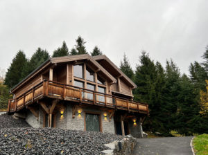 SUR LES HAUTEURS, VUE DEGAGEE, CHALET NEUF 6 PIECES 2 SALLES D’EAU PISCINE INTERIEURE !