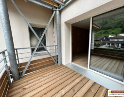 EXCLUSIF ! RARE ! APPARTEMENT MODERNE ESPRIT CHALET AVEC BALCON