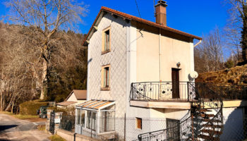 SAINT-MAURICE-SUR-MOSELLE : BEAU POTENTIEL POUR CETTE MAISON
