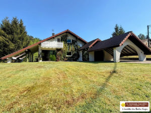 PROCHE DOMAINE SKIABLE MAISON AV GARAGE ET TERRAIN PLAT