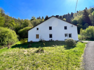 AU PIED DU BALLON D’ALSACE DANS UN CADRE FORESTIER FERME VOSGIENNE