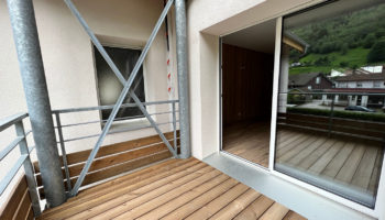 EXCLUSIF ! RARE ! APPARTEMENT MODERNE ESPRIT CHALET AVEC BALCON