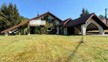 PROCHE DOMAINE SKIABLE MAISON AV GARAGE ET TERRAIN PLAT