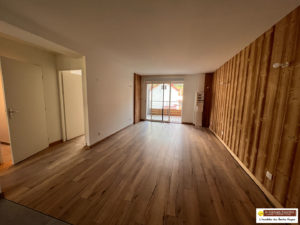 EXCLUSIF ! RARE ! APPARTEMENT MODERNE ESPRIT CHALET AVEC BALCON