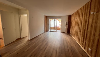 EXCLUSIF ! RARE ! APPARTEMENT MODERNE ESPRIT CHALET AVEC BALCON