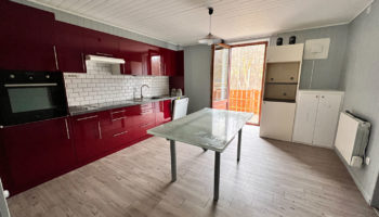 RARE A LA VENTE ! APPT 2 CHAMBRES. CAVE GARAGE ET TERRAIN PRIVATIFS