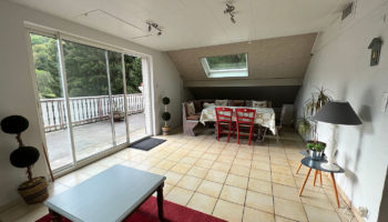 Appartement 80 m² terrasse, cheminée et stationnement