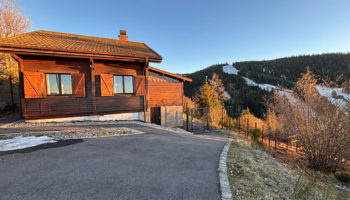 CHALET VUE PISTES – ENSOLEILLE DU MATIN AU SOIR