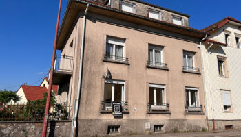 MAISON POLYVALENTE AVEC GGES EN HYPER CENTRE