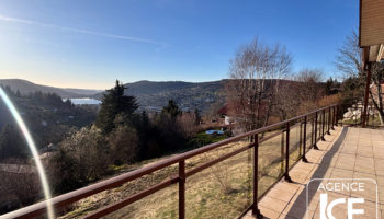 Chalet avec terrasse et vue dégagée sur le lac de Gérardmer