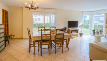 LA BRESSE ! Rez-de-jardin 92 m² en hyper-centre avec terrain privatif